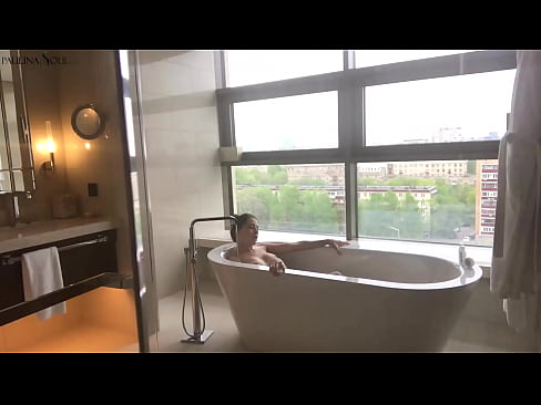 ❤️ Enorm babe som passionerat runkar av sin fitta i badrummet ️ Sexvideo at sv.bestsexporno.ru ️❤