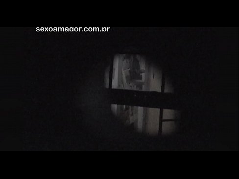❤️ Blondie blir hemligt videofilmad av en voyeur från grannskapet gömd bakom ihåliga tegelstenar ️ Sexvideo at sv.bestsexporno.ru ️❤